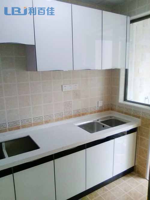 黑白（bái）彩晶櫥櫃（guì）