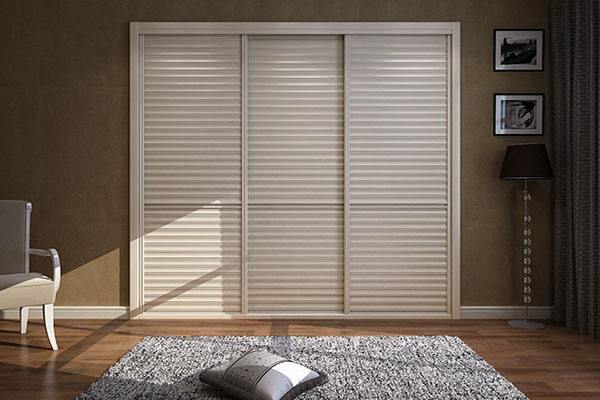 衣櫃和踢（tī）腳線