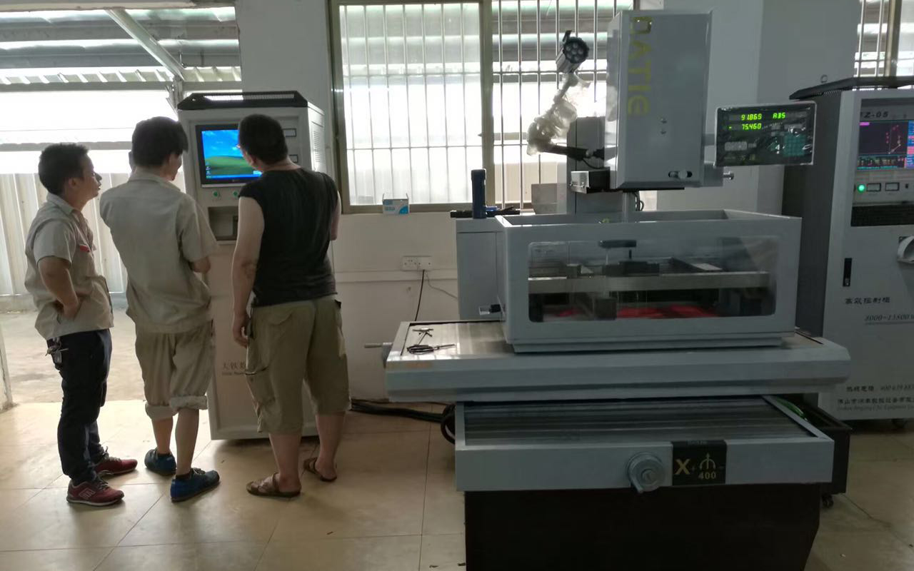 中走（zǒu）絲（sī）線切（qiē）割