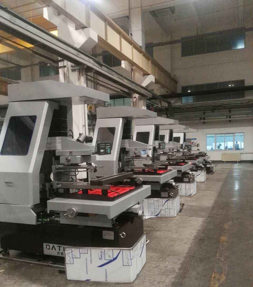 大錐度伺（sì）服中（zhōng）走絲現場安裝