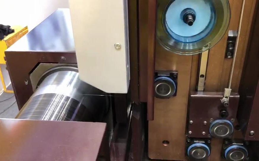 線（xiàn）切（qiē）割鉬絲打卷原因