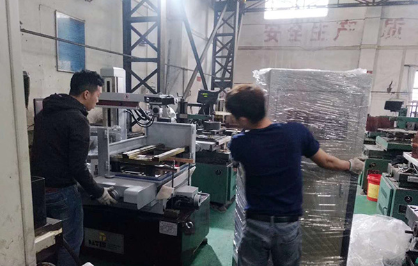 廣東（偉仕達電器）極速中走（zǒu）絲現場安裝