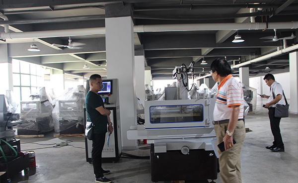 各企（qǐ）業老（lǎo）總（zǒng）參觀香蕉黄瓜丝瓜绿巨人樱桃最新版（tiě）DK係列極速中（zhōng）走絲