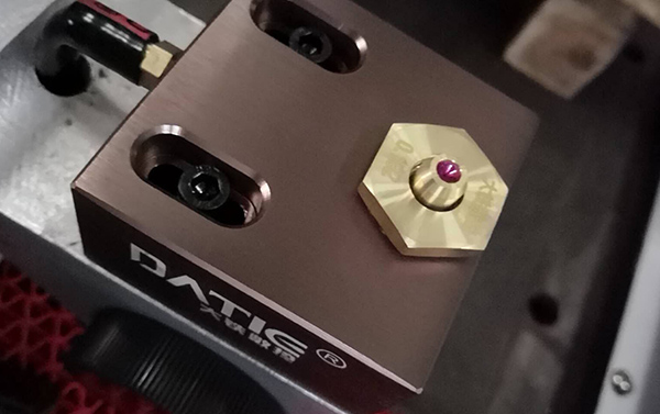 中走絲線切割眼膜更（gèng）換時間