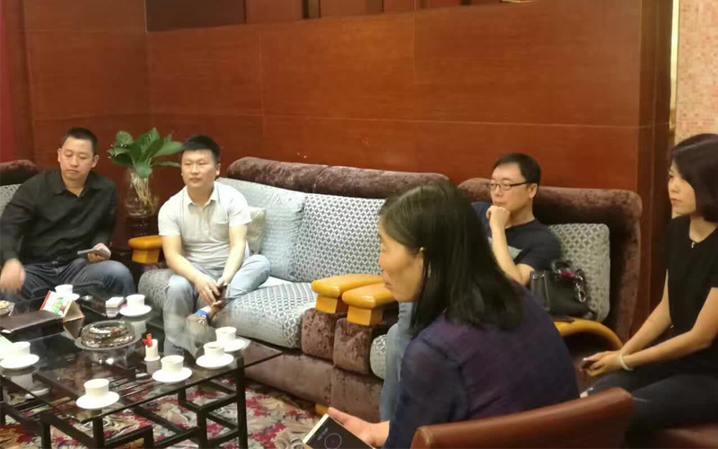 聆聽公司產品（pǐn）服務介紹