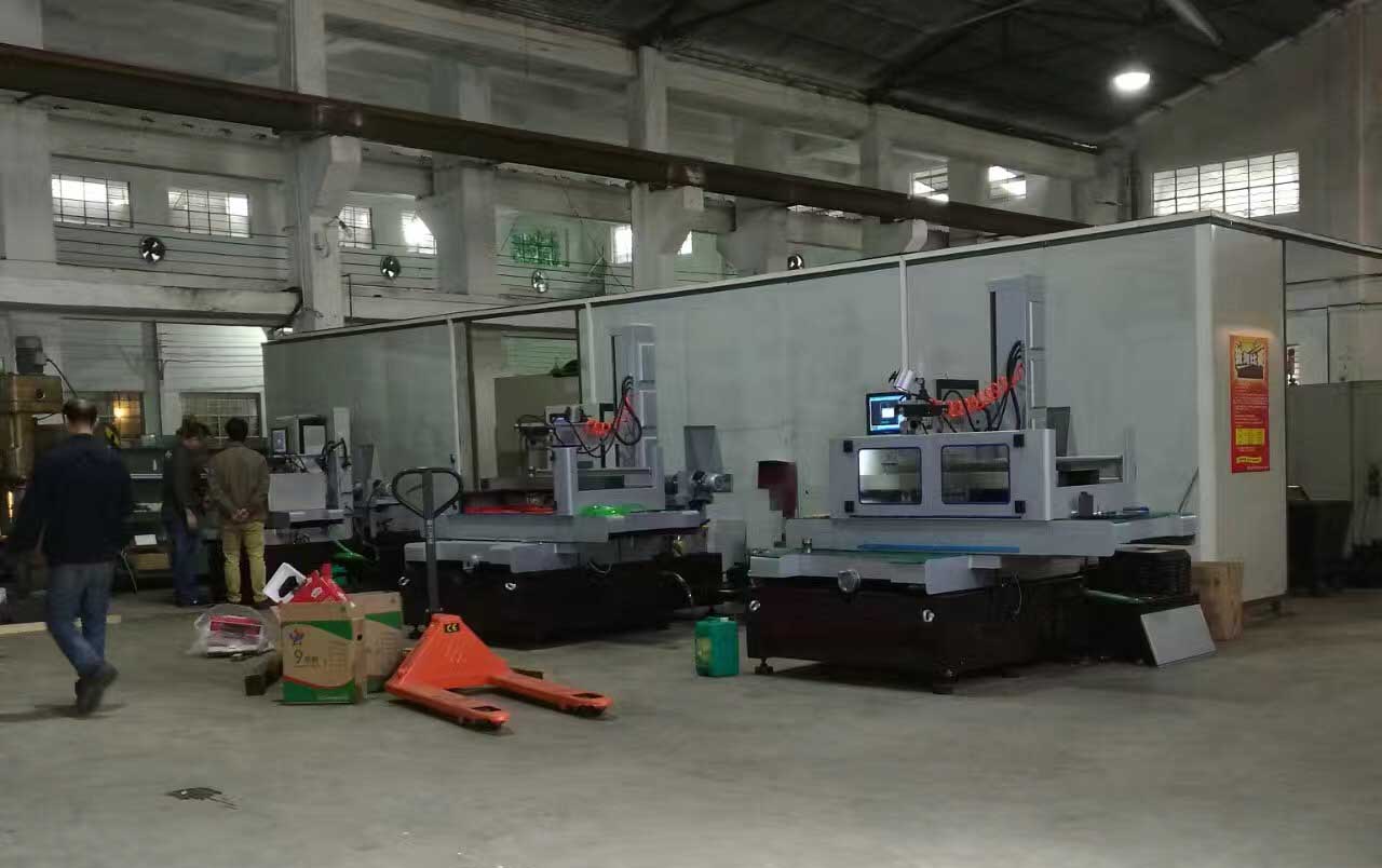 中（zhōng）走絲（sī）客戶現場安裝