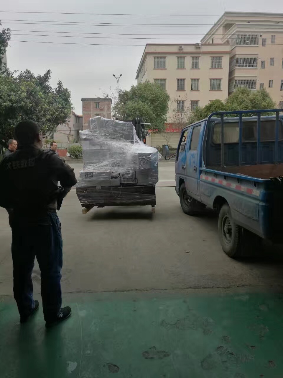 DT320中走絲卸貨圖片