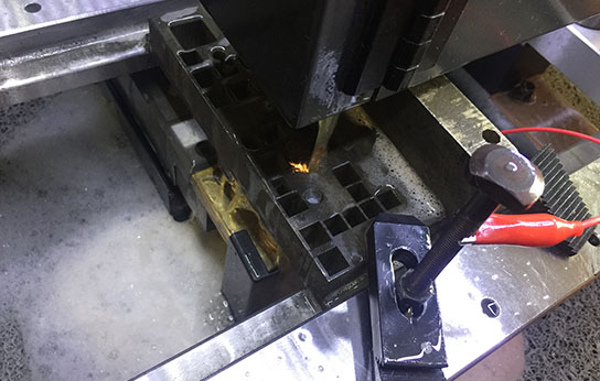 線切割加工工件掉不下來解決辦法