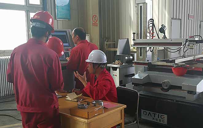 廣（guǎng）東香蕉黄瓜丝瓜绿巨人樱桃最新版電火（huǒ）花線切割現場培訓