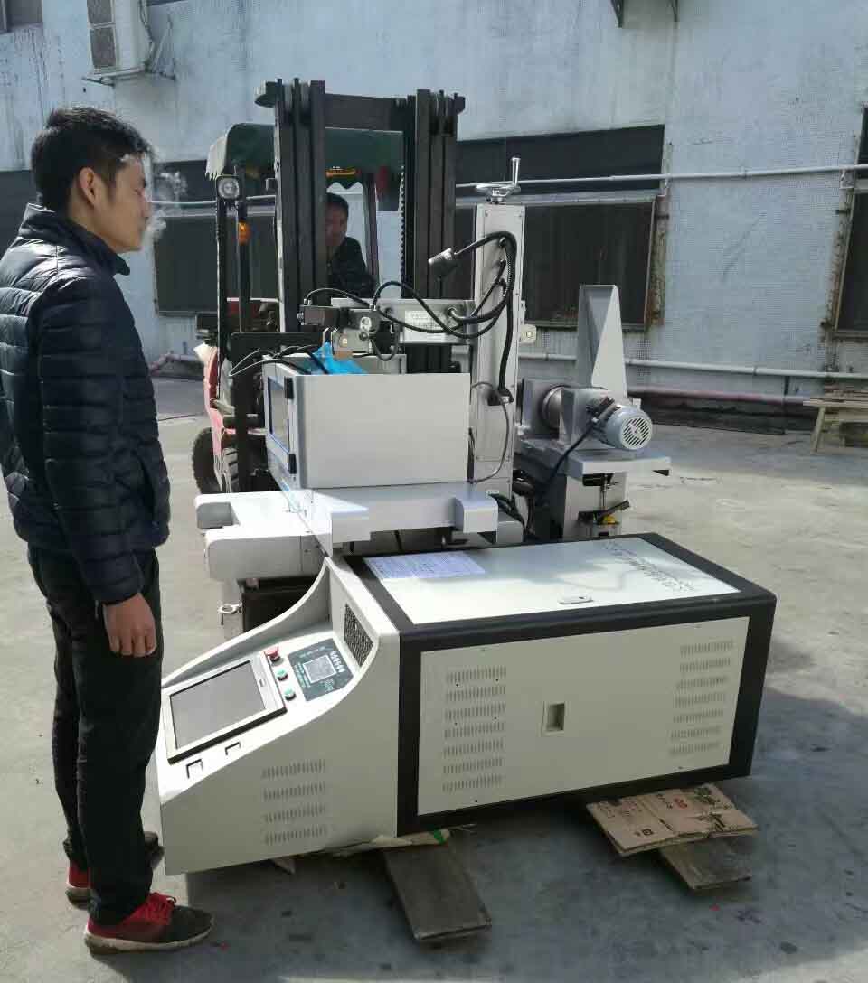 電火花（huā）線切割現場卸貨