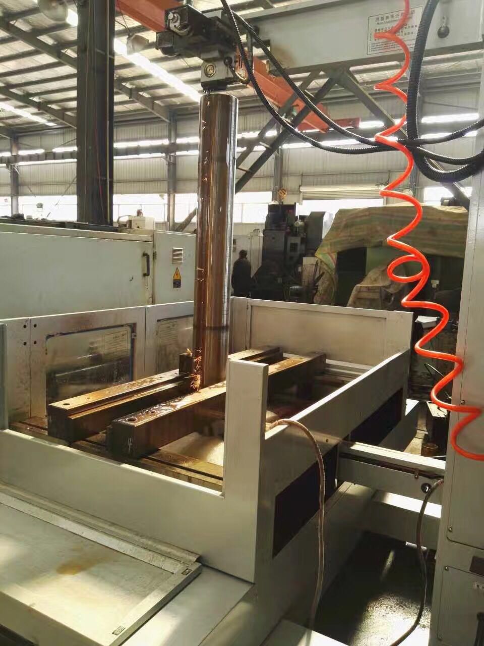 香蕉黄瓜丝瓜绿巨人樱桃最新版線切割機床加工大（dà）厚度工件2