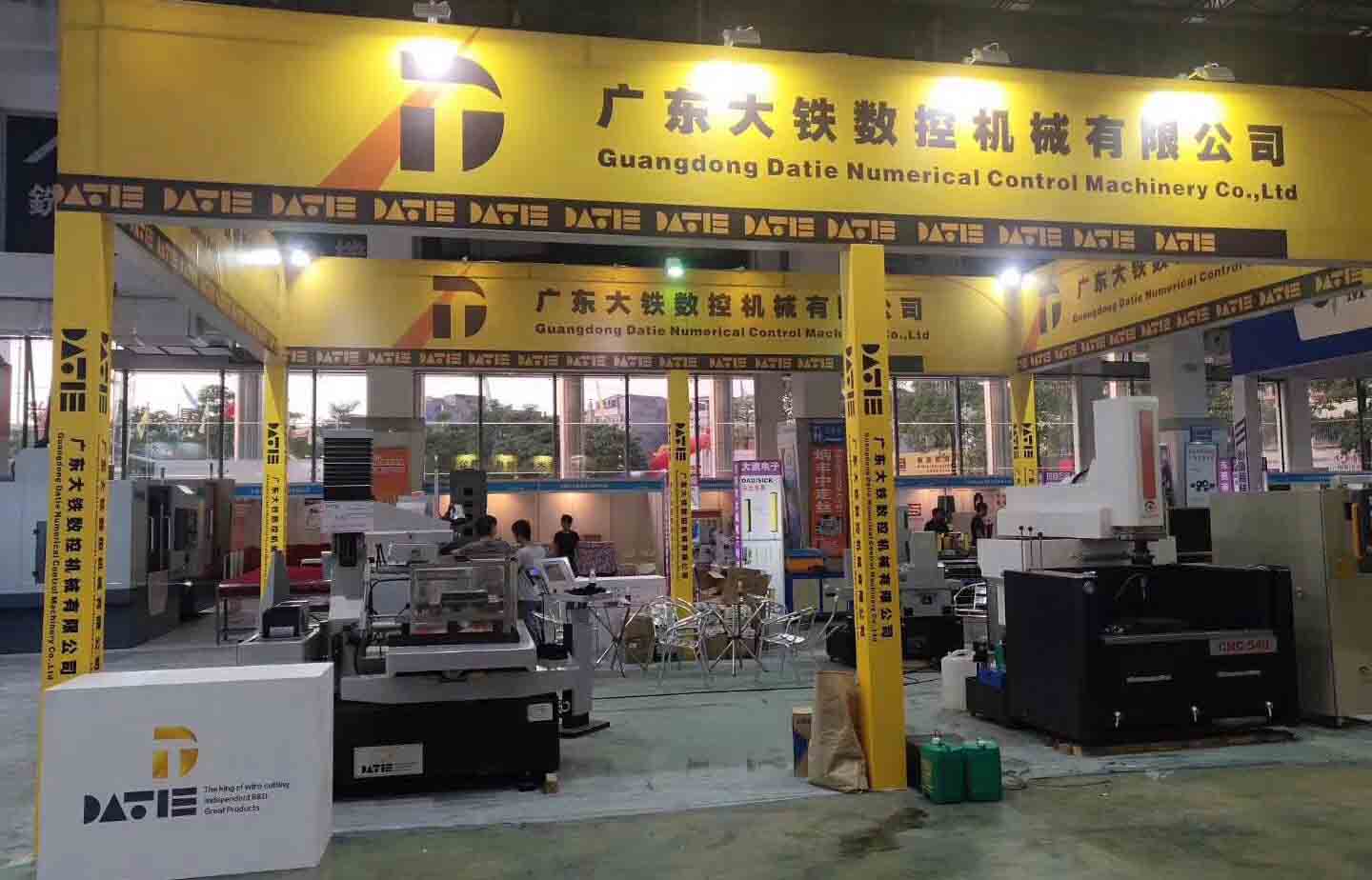 廣東香蕉黄瓜丝瓜绿巨人樱桃最新版東莞模具製造機械展現場（chǎng）照片