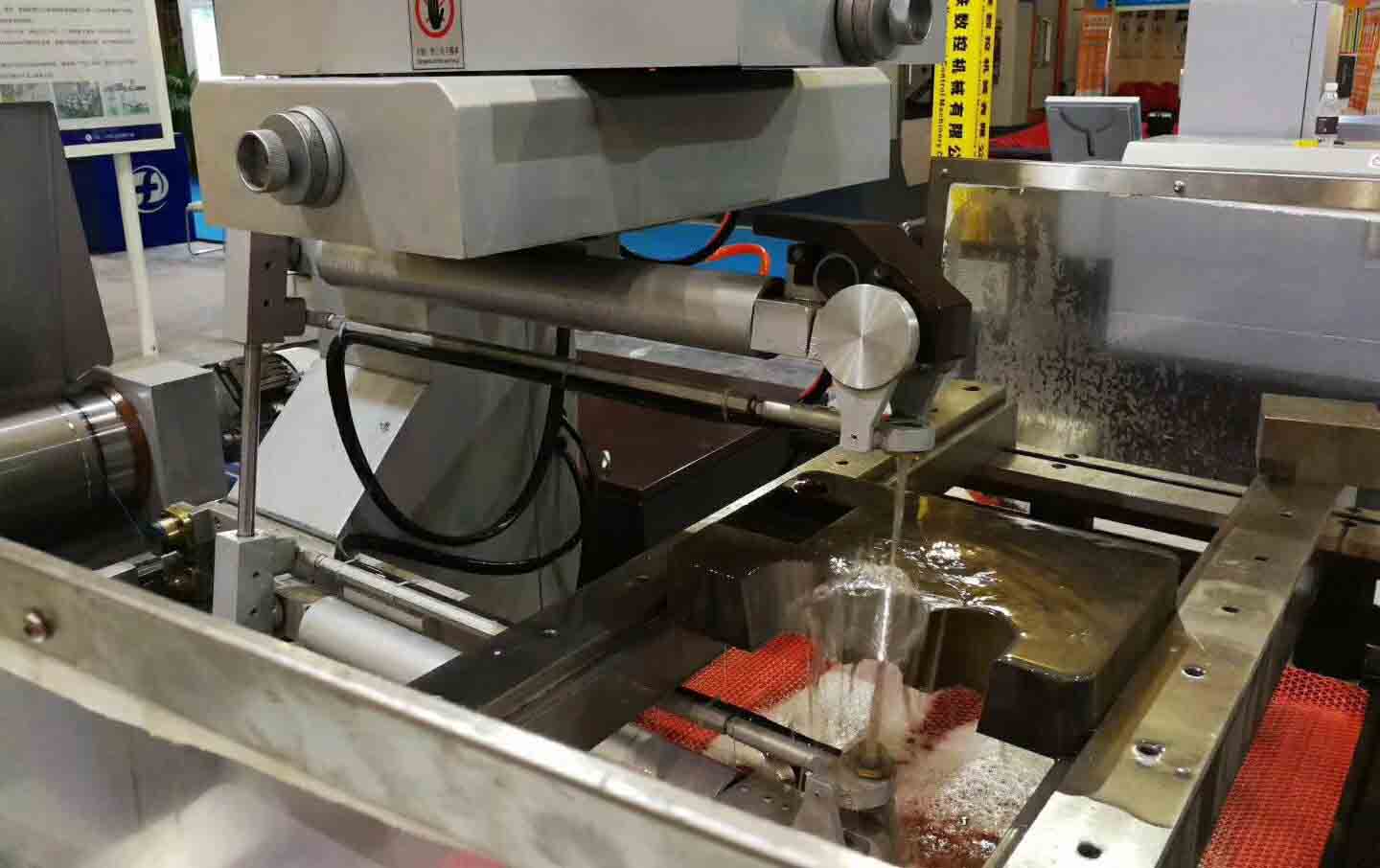 廣東香蕉黄瓜丝瓜绿巨人樱桃最新版東（dōng）莞模具製造機械展全伺（sì）服閉環（huán）大錐度中走絲