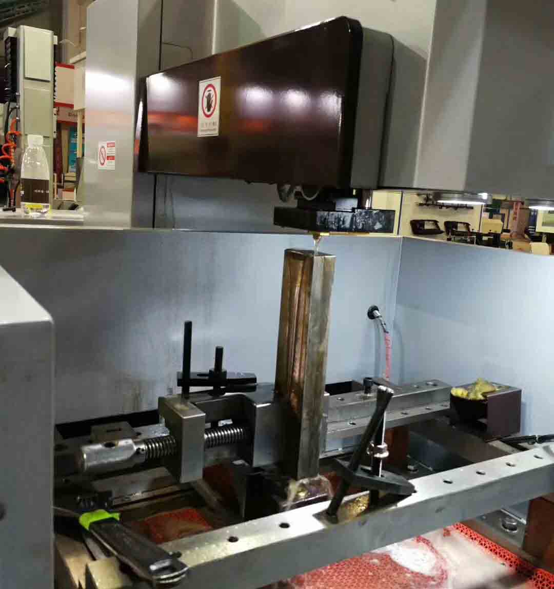 廣東香蕉黄瓜丝瓜绿巨人樱桃最新版東莞模（mó）具製（zhì）造機械（xiè）展現場（chǎng）300高修刀