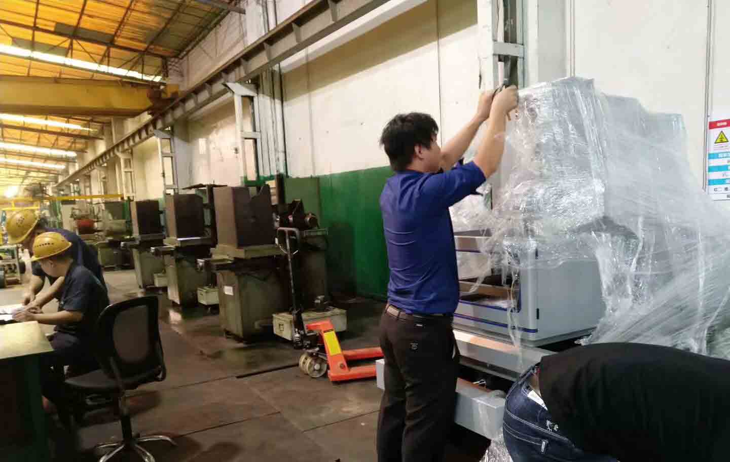 肇慶（高登鋁材）全伺服中走絲現場安裝照片