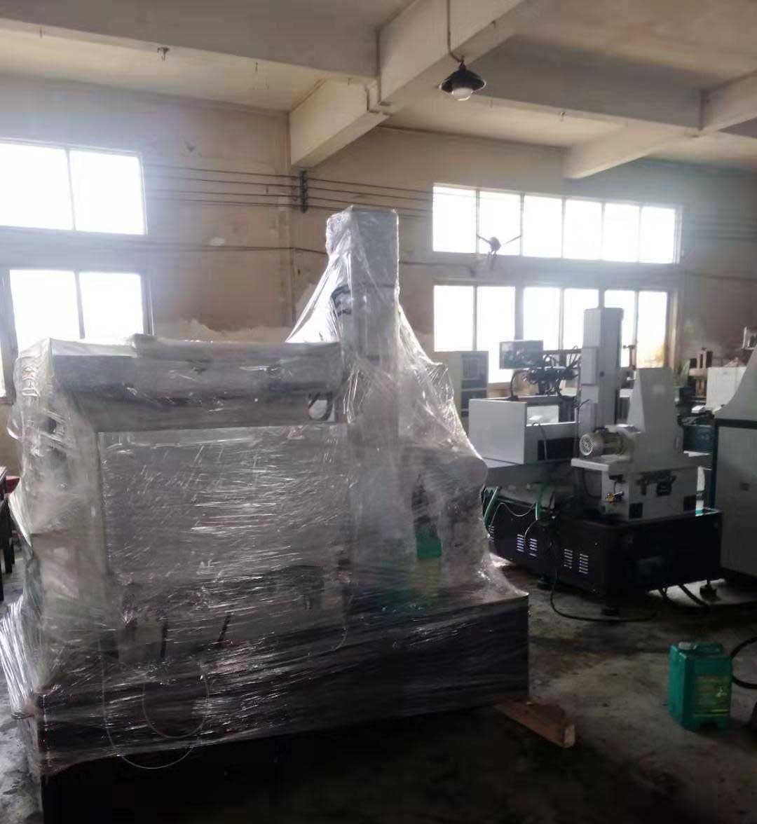 佛山（譽興模（mó）具）極速中走絲實地客戶卸貨照片