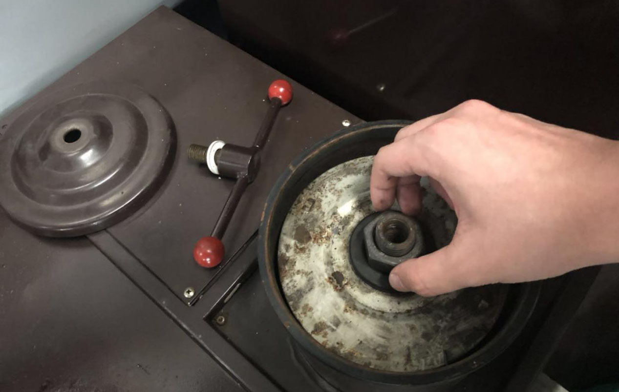 中走絲濾芯拆（chāi）卸教程3