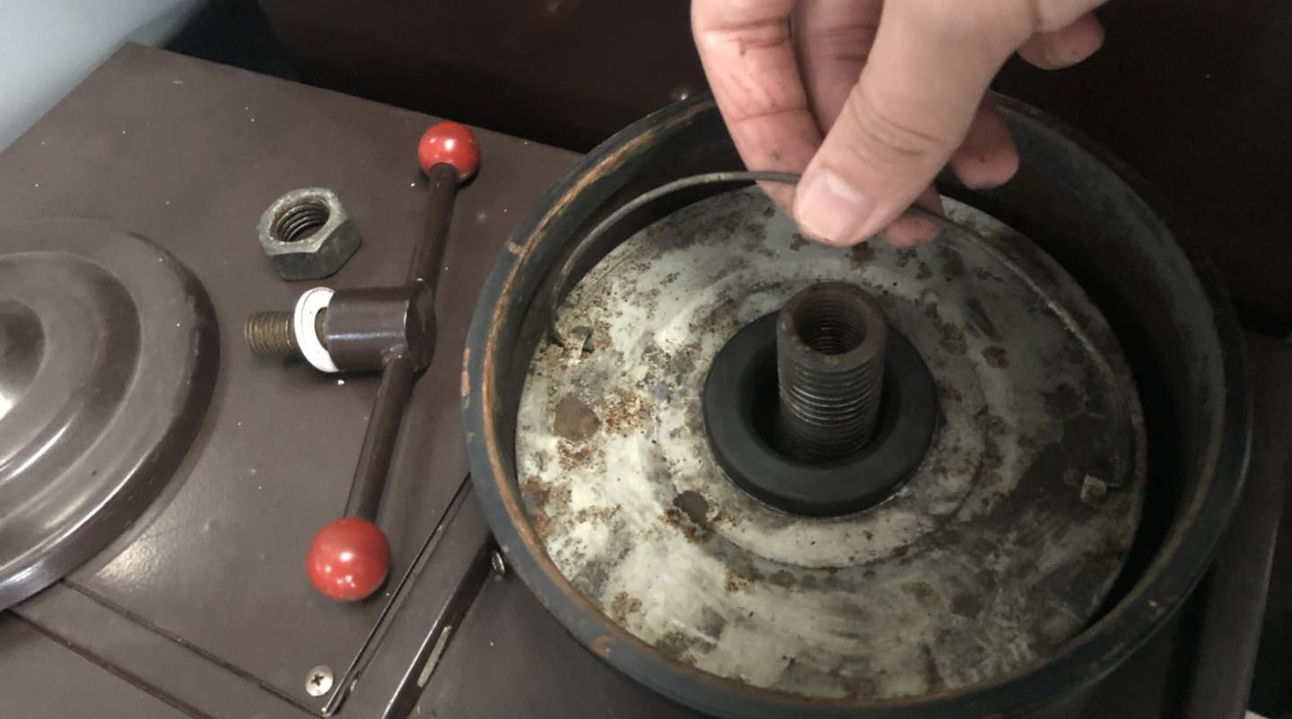 中走絲濾（lǜ）芯拆卸教（jiāo）程（chéng）4