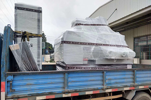 三水（澳美廣屏（píng）模具）中走絲（sī）現場（chǎng）卸貨