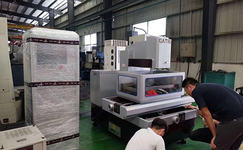 三水（shuǐ）（澳美（měi）廣屏模具）中走絲現場安裝