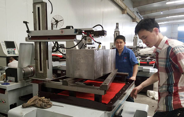 線切割加工厚工件（jiàn）電流不穩解決辦法