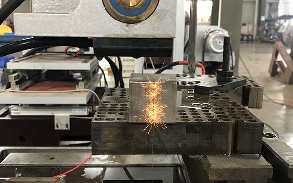 線切割調垂直實（shí）操圖片